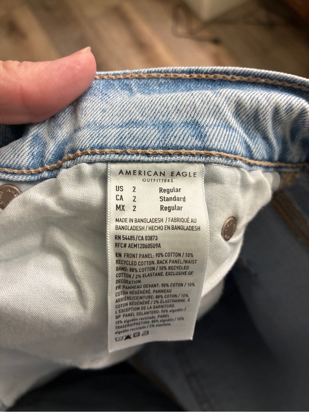 American Eagle Strigid Baggy Low Rise Ultra Wide Leg Jeans Size 2 Light Wash - Picture 4 of 4